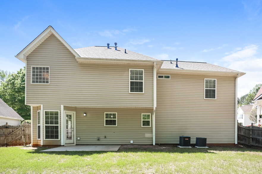 Building Photo - 44 Avondale Cir