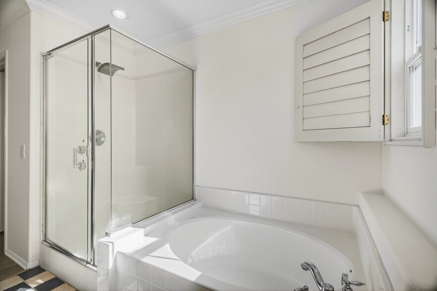 Building Photo - 1757 E Flora St