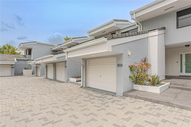 Building Photo - 231 Poinciana Island Dr