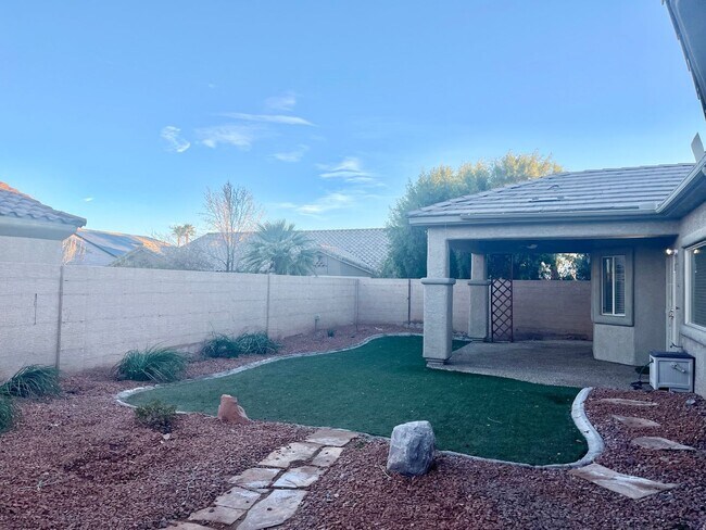 Building Photo - 2470 sq ft, remodeled single story, hard to find 5 bed, 2.5 bath, 2 car garage in guard gated Sta...