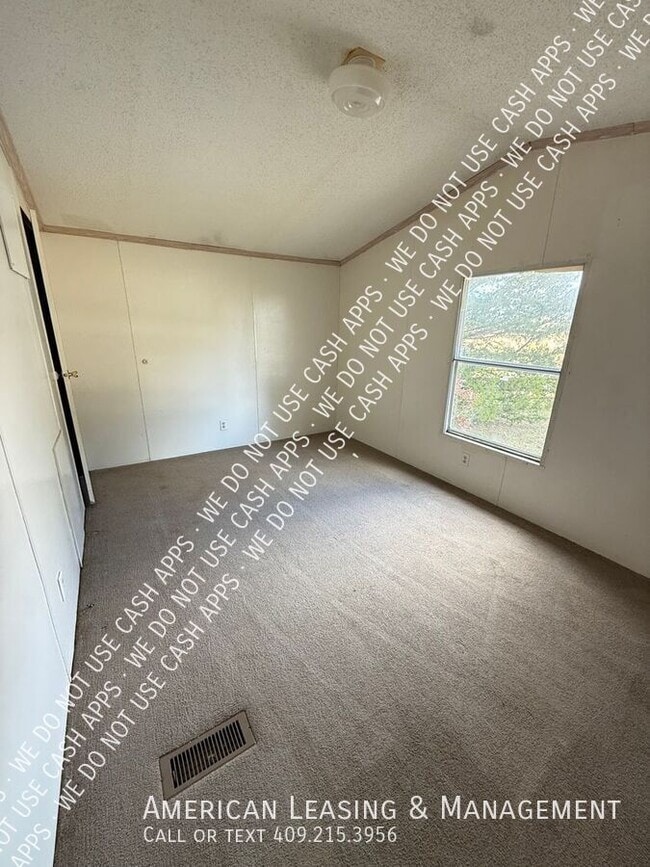 Building Photo - 100 Hornet Ln