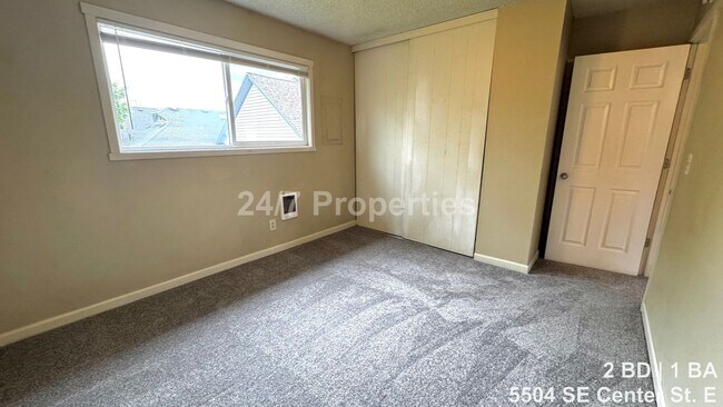 Building Photo - Upper-Level 2 BD | 1 BA Home - FoPo