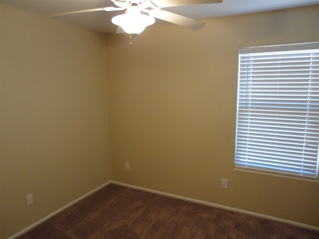 Building Photo - 8409 S 50th Ln