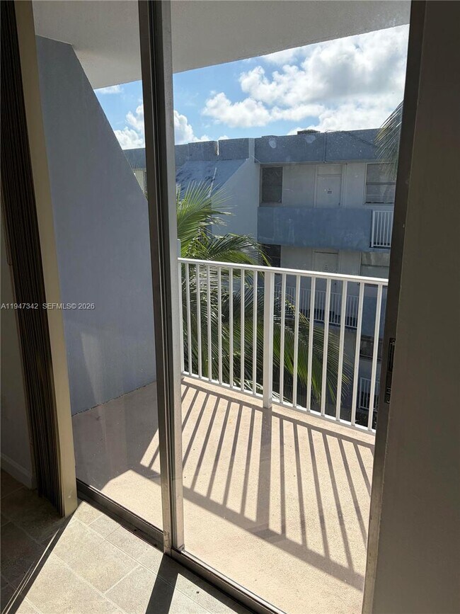 Building Photo - 1801 S Treasure Dr