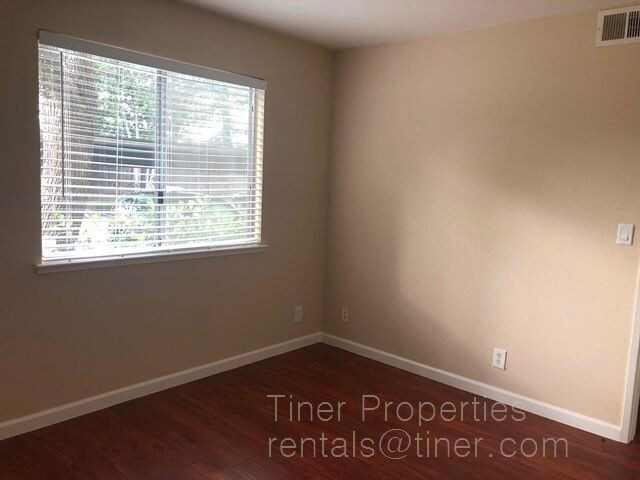 Building Photo - Natomas 2 Bedroom Condominium in Gated Com...