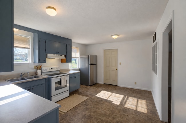 Building Photo - Charming 3 Bedroom 1 Bathroom Brick Home