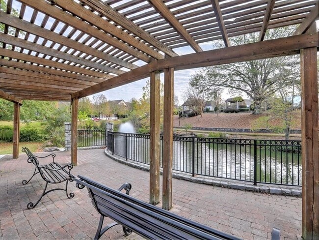 Building Photo - 975 Odessa Dr
