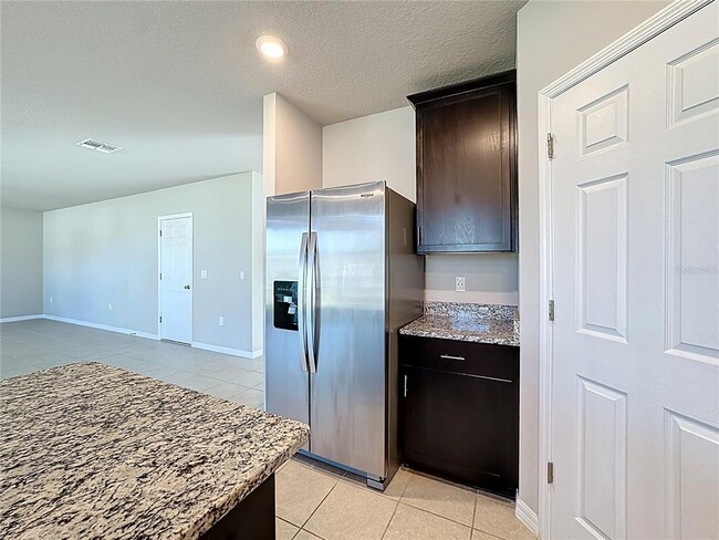 Building Photo - 5251 Meredrew Ln
