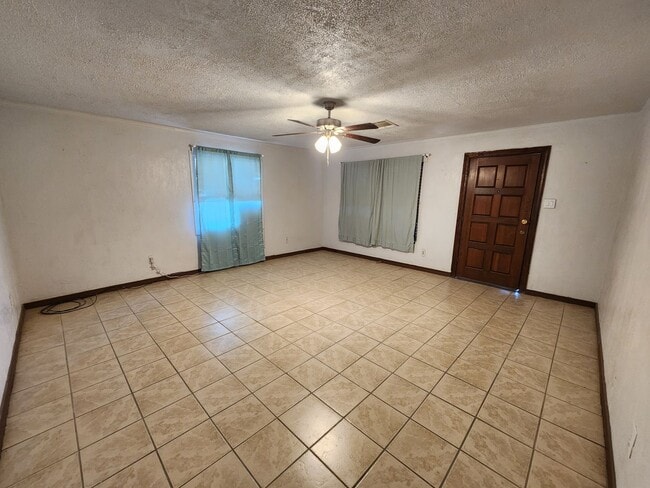 Building Photo - 235 Cottonwood St