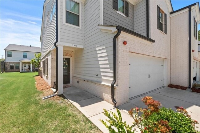 Building Photo - 1166 Arrowlake Rd