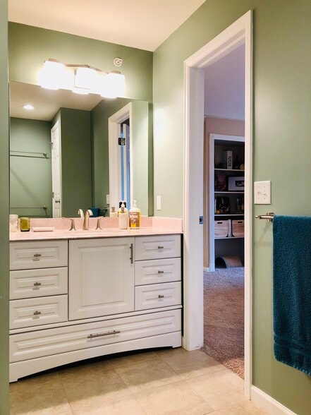 Master bathroom - 5620 Fossil Creek Pky