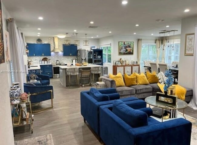 Building Photo - 496 W Melrose Cir