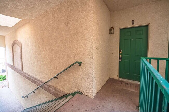 Building Photo - Beautiful home in Villege For Rent, Comfortable Living in a Convenient Central Location