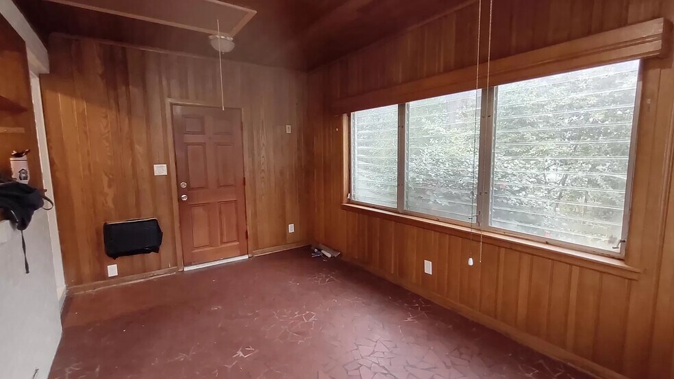 Building Photo - 211 Garden Ln