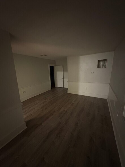 Building Photo - 546 Canaan St