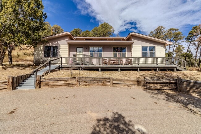 Building Photo - 202 Warwick Dr