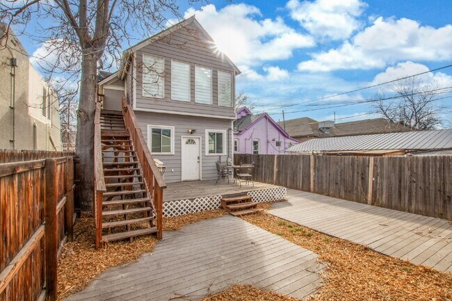 Building Photo - Lovely Victorian duplex for rent 2 bed / 1 bath