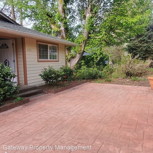 Building Photo - 2 br, 1 bath House - 580 SE Arcadia Road