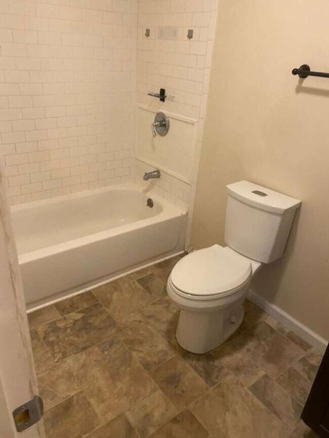 Building Photo - 32 North St