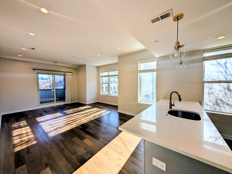 Building Photo - 1500 N American St