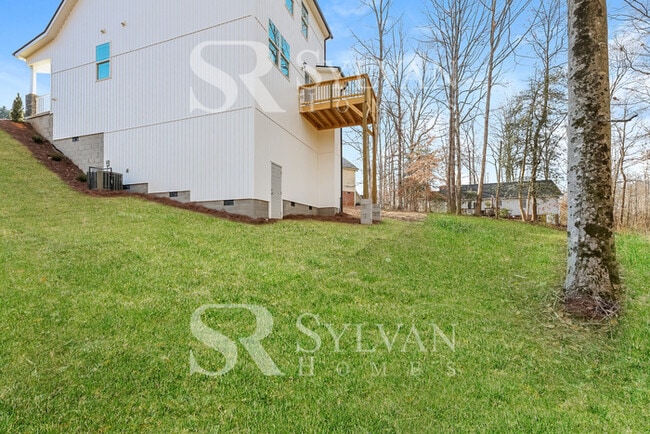 Building Photo - Enjoy living the good life in this 3 bedro...