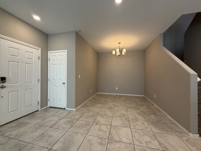 Building Photo - GATED 3 BED 3 BATH 2 CAR GARAGE TOWNHOUSE W/ BED AND BATH DOWNSTAIRS + LOFT & YARD. COMMUNITY FEA...
