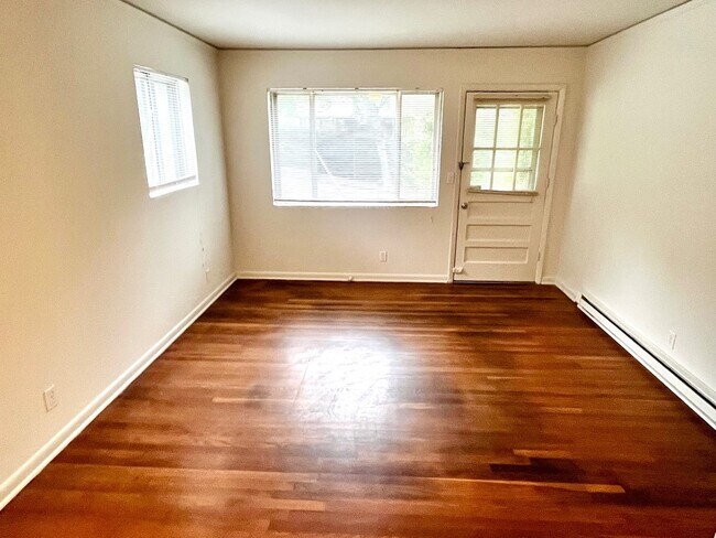 Building Photo - 308 Chambliss St
