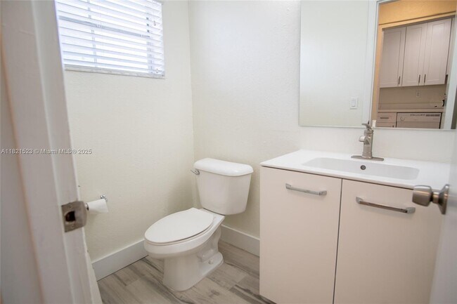 Building Photo - 8650 SW 67th Ave