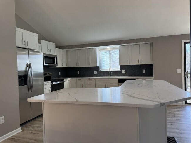 Building Photo - 9206 Greenway Ln