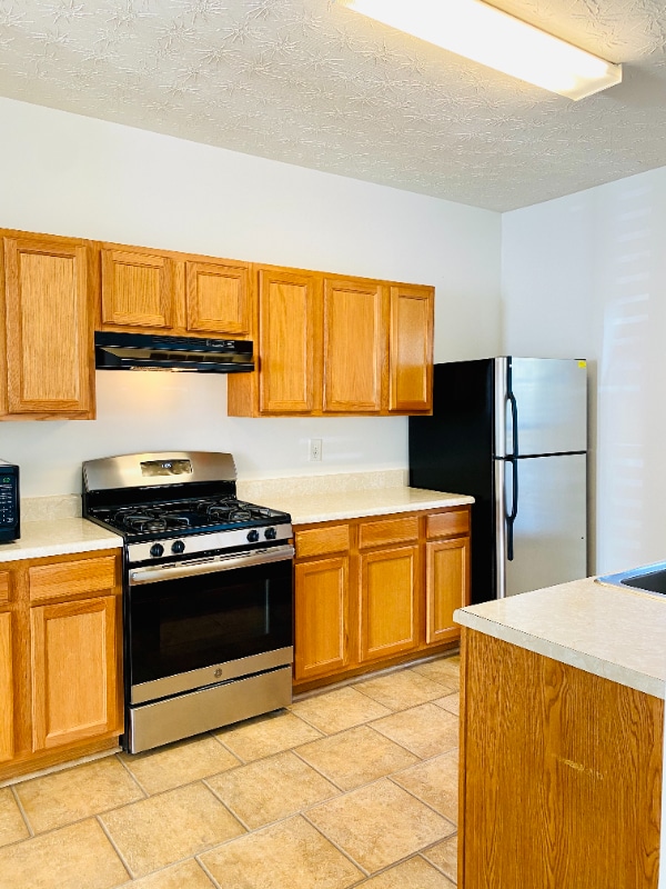 Building Photo - 619 Kenridge Way