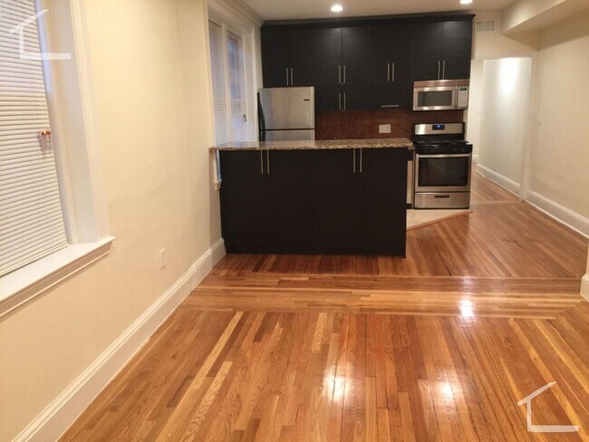 Building Photo - No Brokers Fee, Central BU Location! Walk to School, Central Campus. Central Heat/AC, Laundry on ...