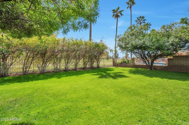 Building Photo - 2115 E Balboa Dr