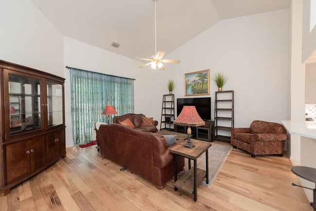 Building Photo - Beautiful Home in Satellite Beach including Lawncare and Community Pool