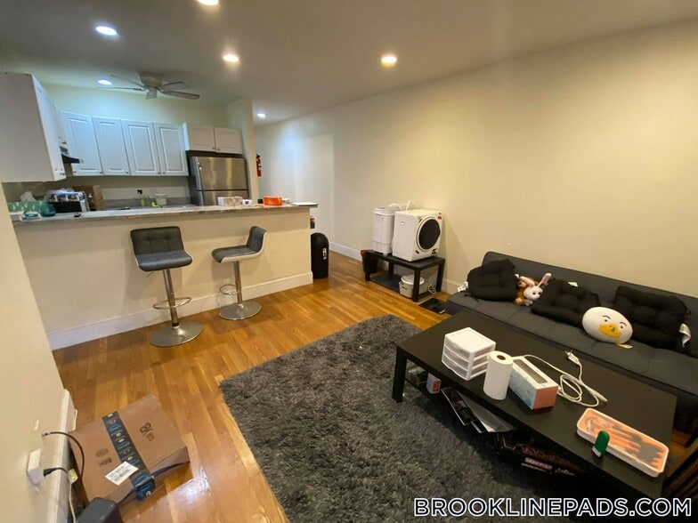 Primary Photo - 66 Egmont St