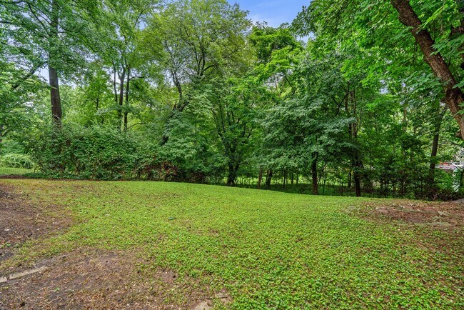 Building Photo - 18 Grandin Cir