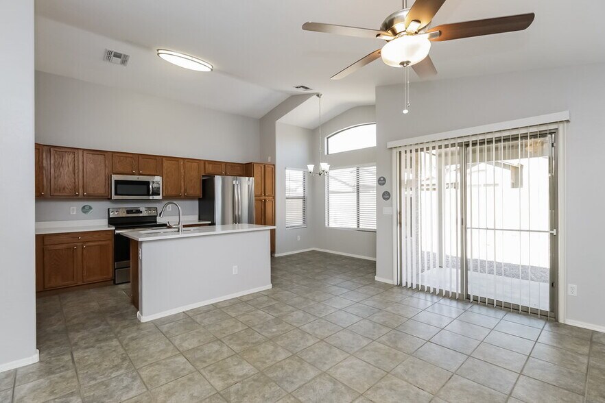 Building Photo - 13748 W Keim Dr