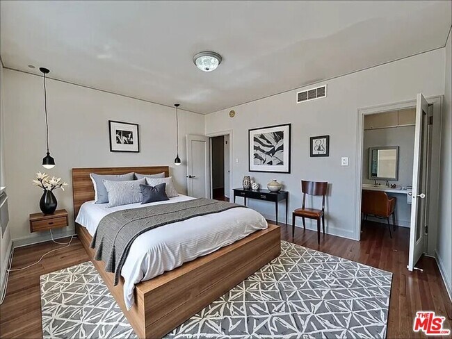 Building Photo - 145 N Sycamore Ave