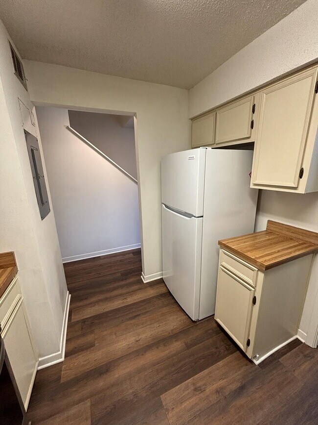 Building Photo - "Charming 2-Bedroom Townhouse in Fort Walton Beach!"