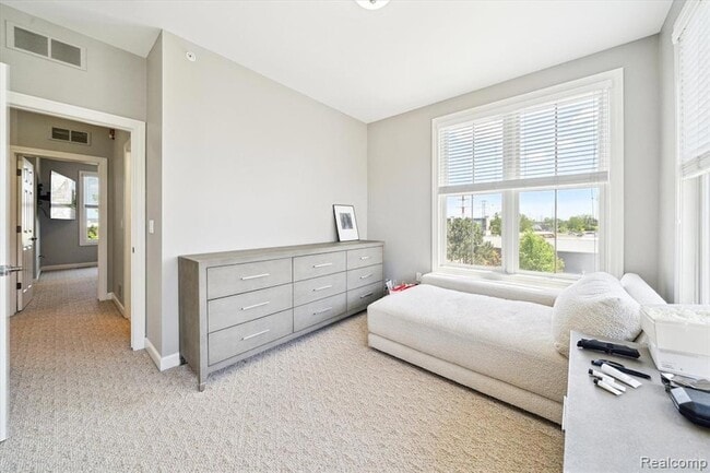 Building Photo - 537 Lewis St