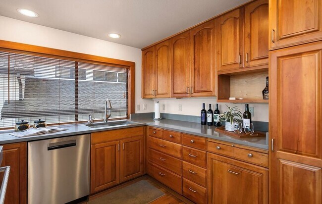 Building Photo - 1120 West Lake Sammamish Pkwy NE