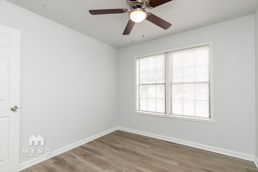 Building Photo - 2149 Karen Dr