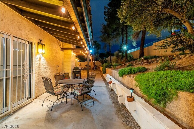 Building Photo - 2457 Swan Ln