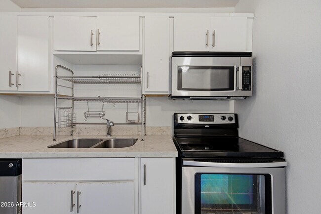 Building Photo - 907 N 22nd Pl