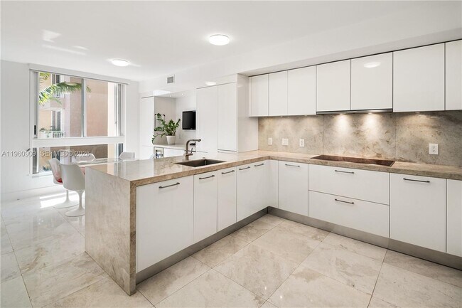 Building Photo - 765 Crandon Blvd