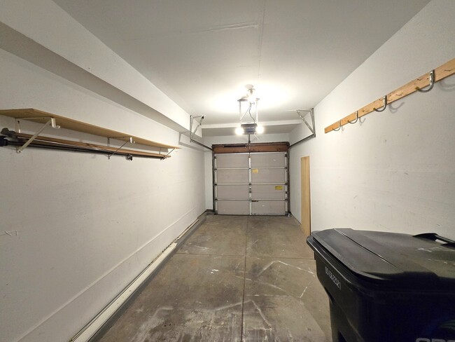 Building Photo - 8 E Shag Bark Ln