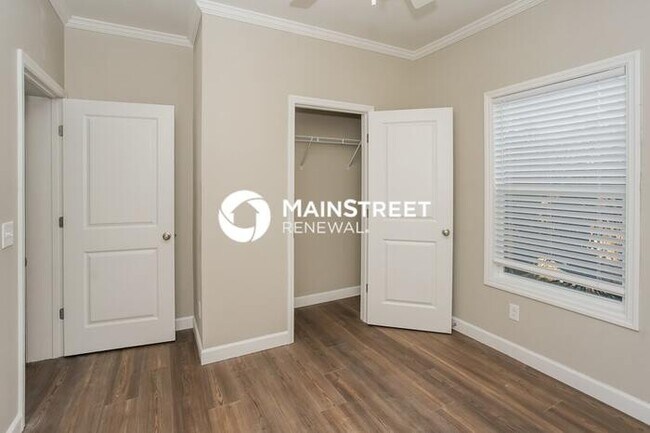 Building Photo - 3 Bedroom Pet-Friendly Home in St. Petersb...