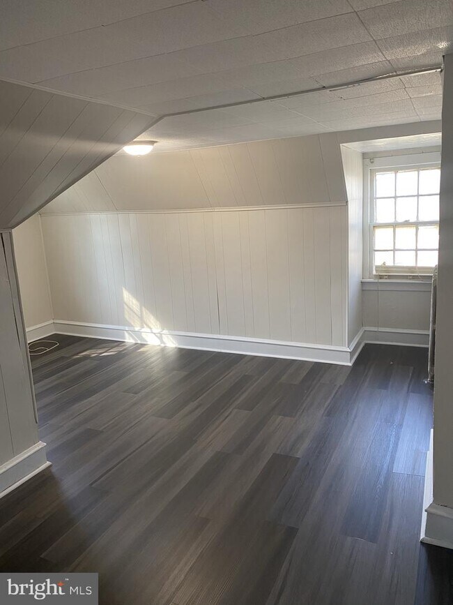 Building Photo - 360 Elm Ave