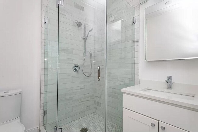 Building Photo - 68 Day St