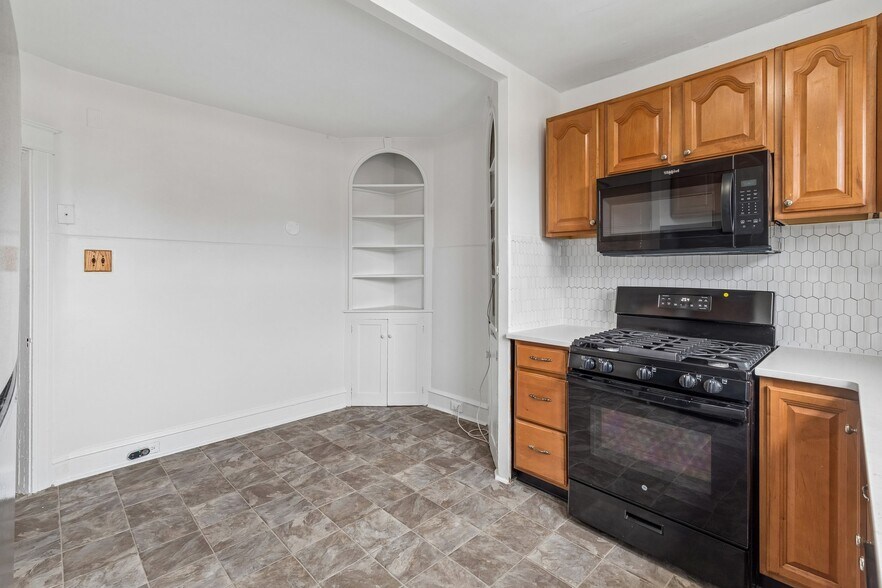 Building Photo - 5651 N 20th St