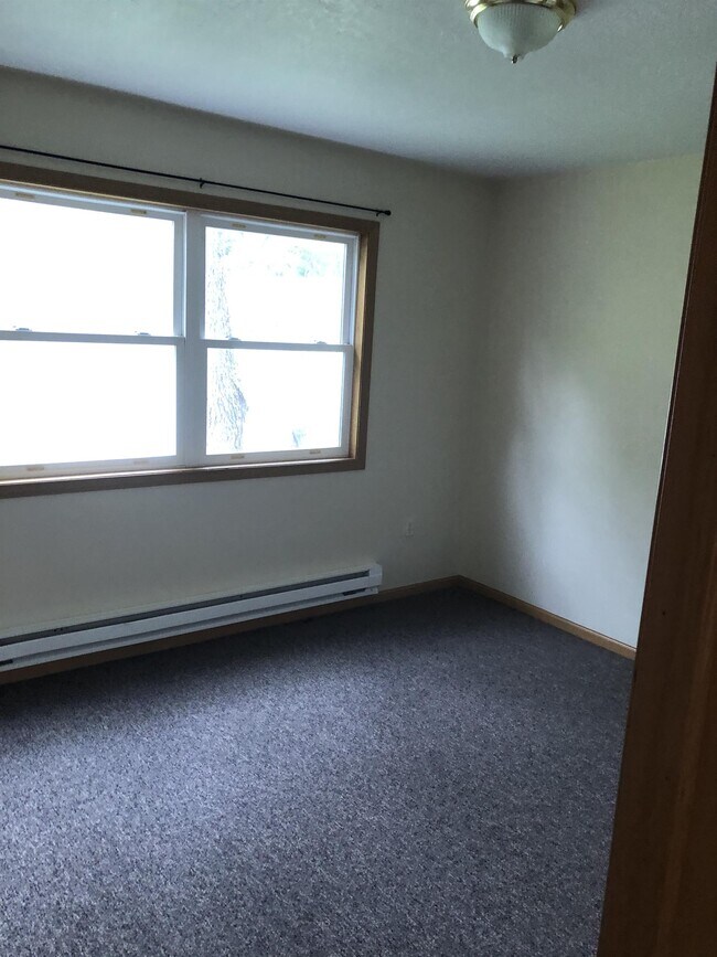 Building Photo - 3027 River Rd